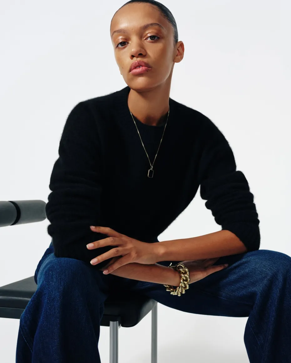 Cashmere Blend Crewneck Sweater in Black