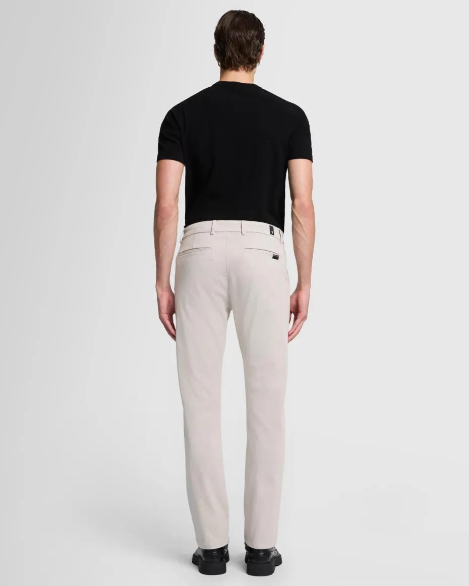 Luxe Performance Sateen Slimmy Chino in Black
