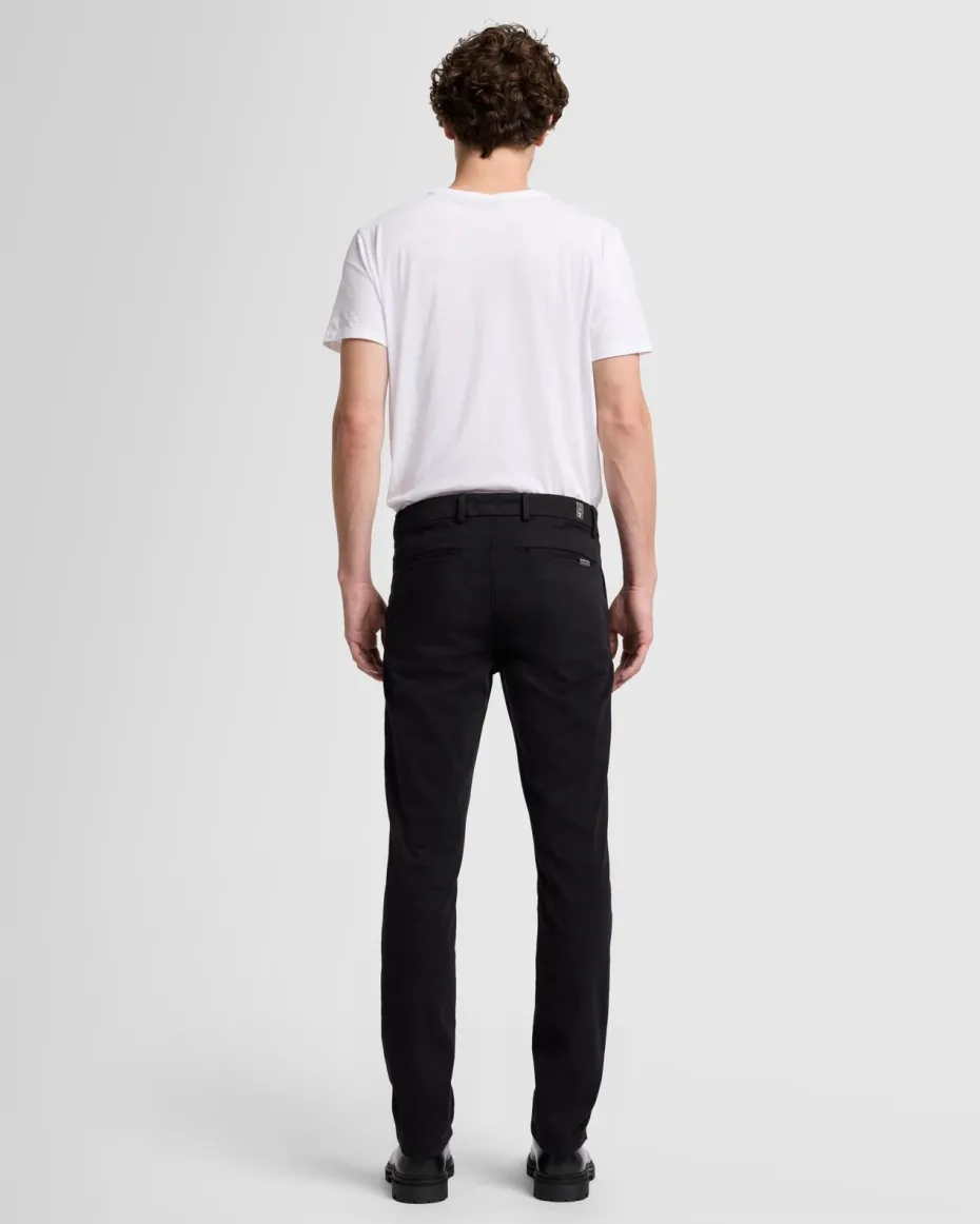 Luxe Performance Sateen Slimmy Chino in Black