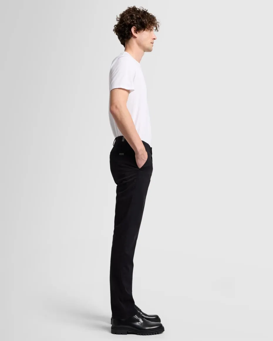 Luxe Performance Sateen Slimmy Chino in Black