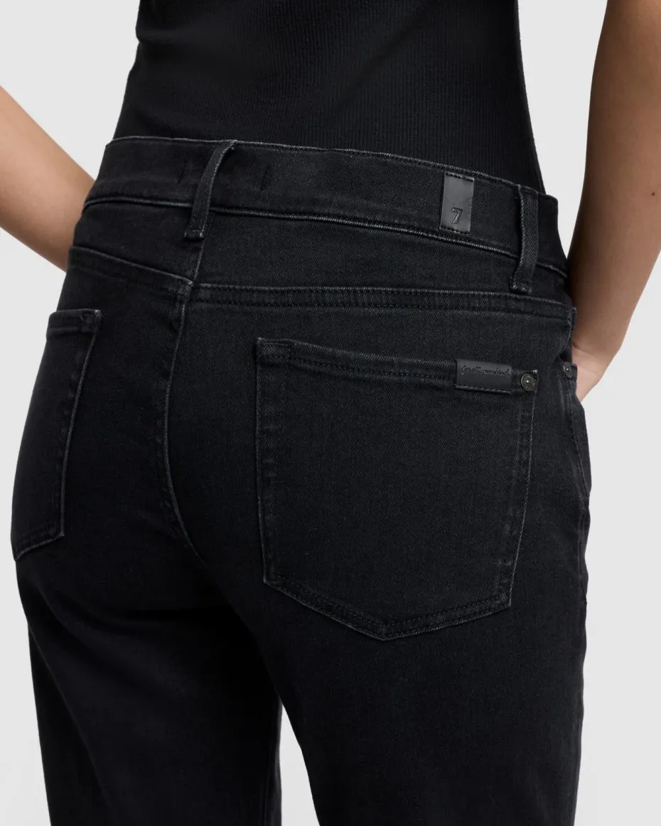 Slim Illusion Relaxed Skinny in Saturday Night