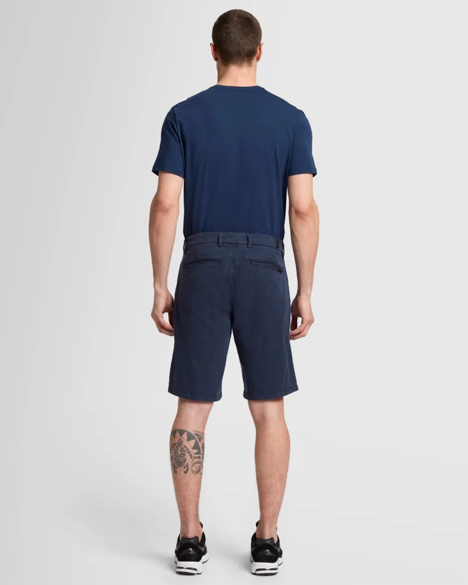 Weightless Chino Short in Moss